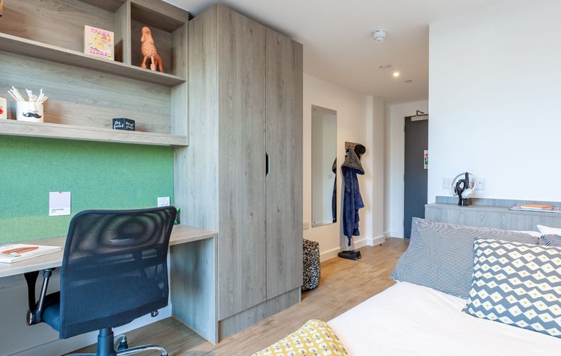 Gold En Suite, Pavilion Point, 118-132 London Road, The Level, Brighton - Image 1